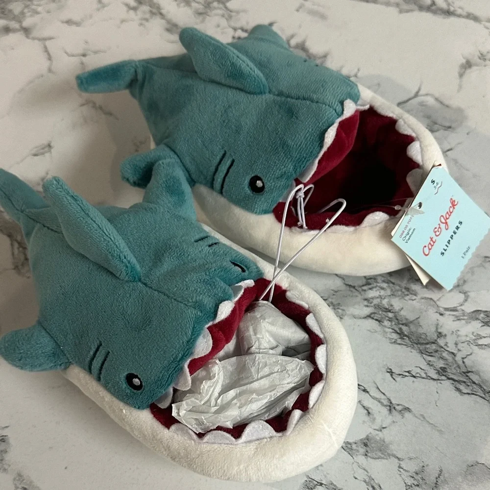 Cat & Jack Toddler Bruce Shark Loafer Slippers Size S(5/6)